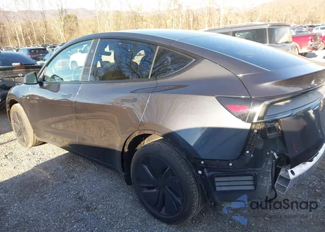 2026 Tesla Model Y Long Range Launch Series/Premium All-Wheel Drive z USA, uszkodzony, nr VIN 7SAYGDEE8TA460619